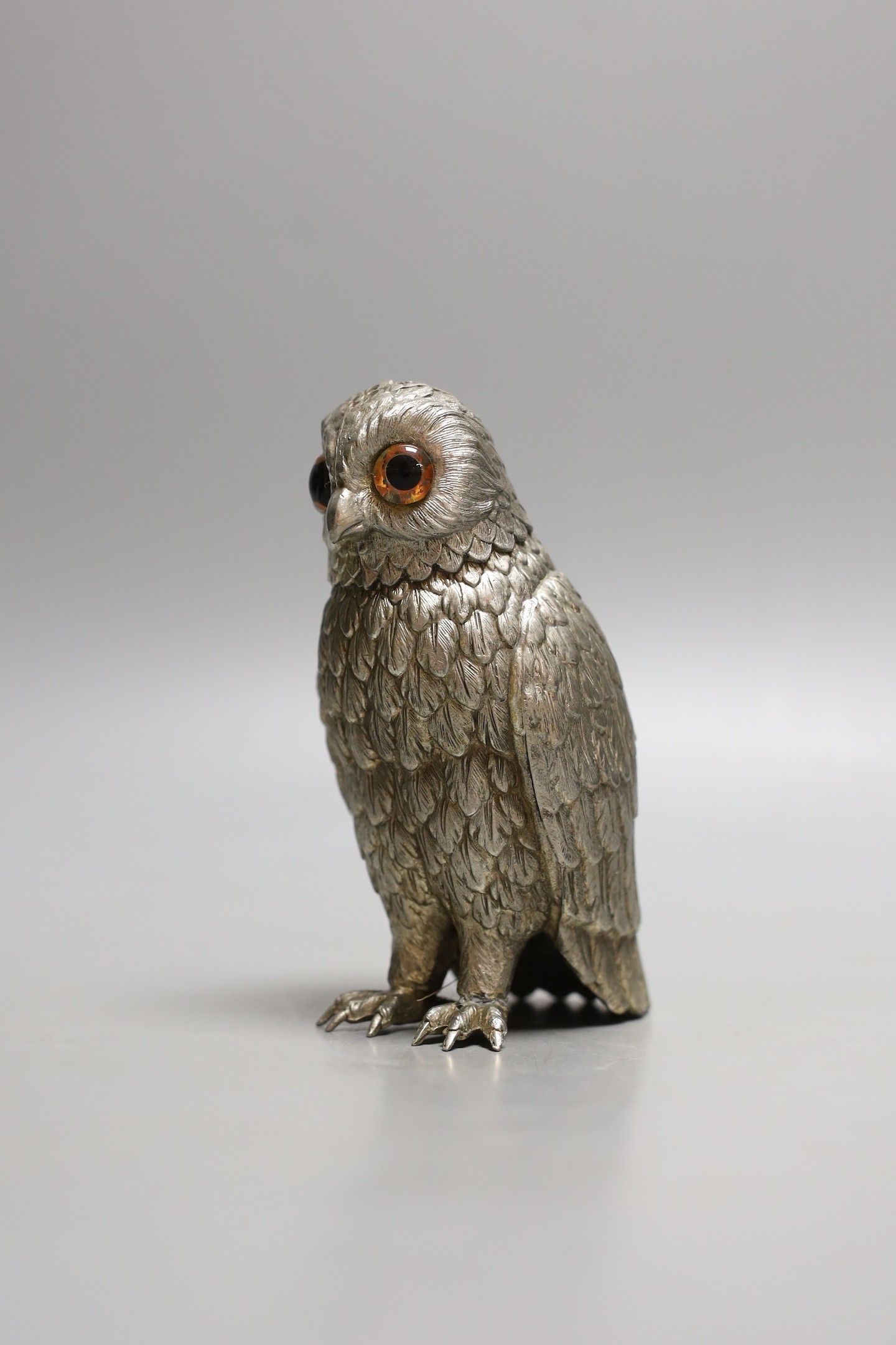 A silvered metal ‘owl’ sugar caster, 13cm